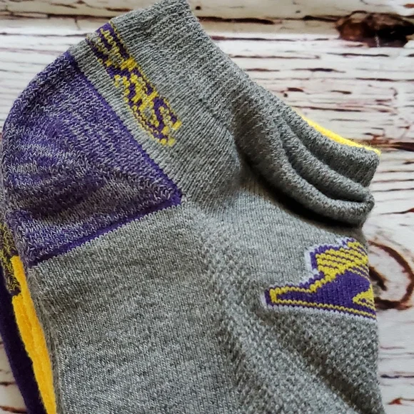 🎉 HOST PICK 🎉🆕️ NBA LAKERS MEN'S NO SHOW SOCKS (3 PAIRS) 🏀 - Picture 6 of 7